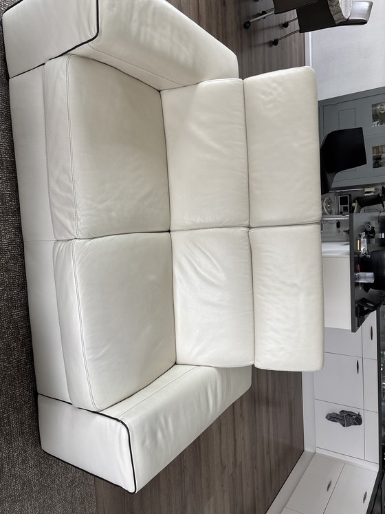 Image 1 of Natizzu bank is in goede staat ik verkoop hem van wegen nieuwe aankoop de afmetingen zijn 185x100x42 crème met donkere biezen 