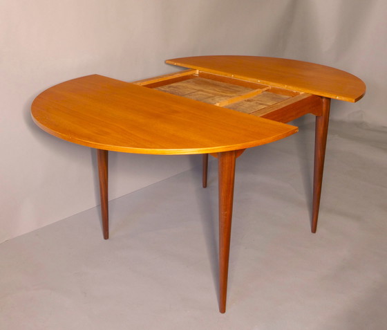 Image 1 of Table de salle à manger extensible circulaire italienne en teck, années 1960