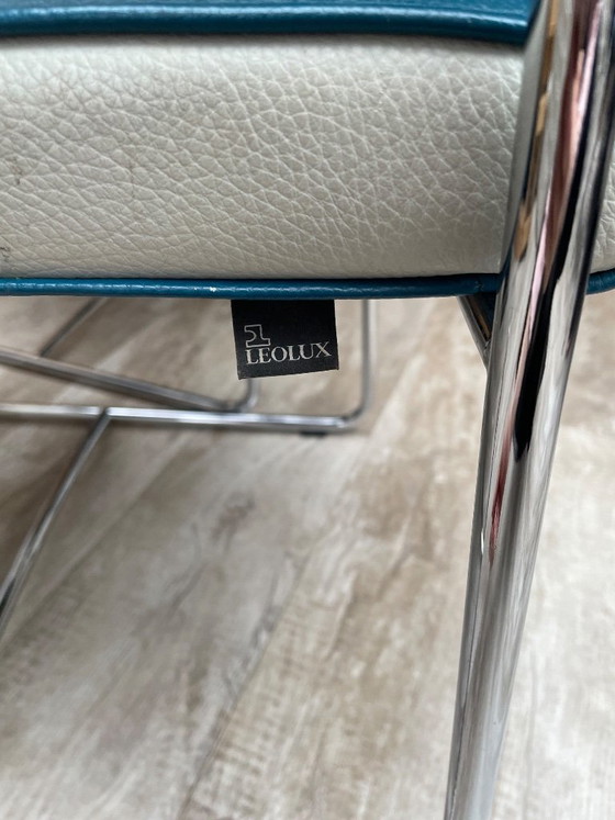 Four chairs, two with armrests, blue and white skai, Leolux, Dining chairs, Chrome, Modern (photo 7 of 7)