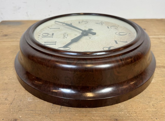 Image 1 of Vintage bruine bakelieten wandklok van Smith, jaren 50