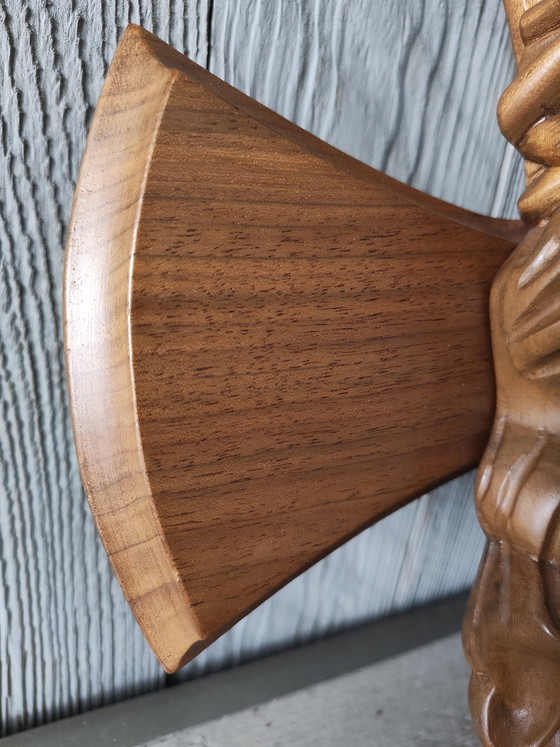 Image 1 of Buste ancien en bois sculpté de Jésus-Christ, avec tête, couronne et épines sur une croix, décoration murale