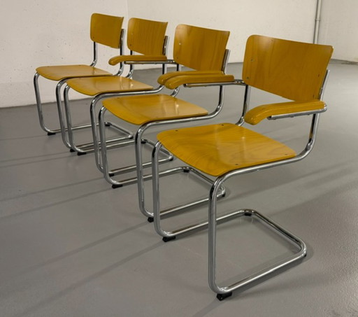 Juego de cuatro sillas cantilever Thonet Mart Stam Modelo S43
