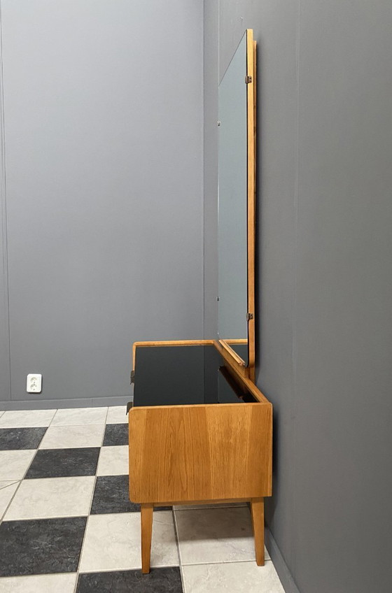 Image 1 of Tocador con espejo alto, años 60