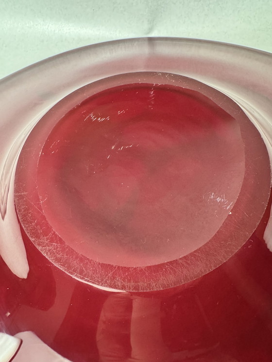 Image 1 of Bol en verre unique fait à la main dans un atelier - rouge rubis avec noyau coloré (45 cm)