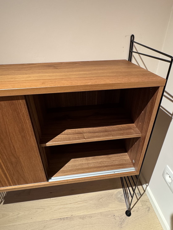 Image 1 of Armario bajo de pared String en nogal-negro