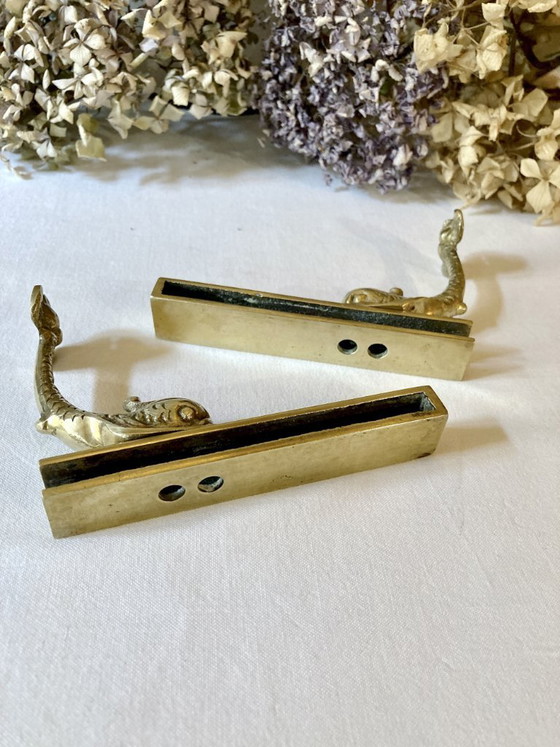 Image 1 of Messing muurbeugels voor een badkamerplank, circa 1950.