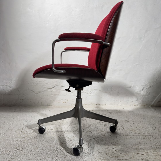 Image 1 of President Mim bureaustoel, jaren 196019