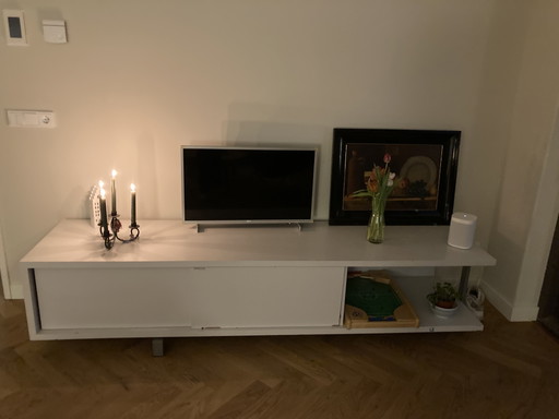 TV- und Medienschrank im niederländischen Design – tv meubelen, Wood (photo 2 of 5)