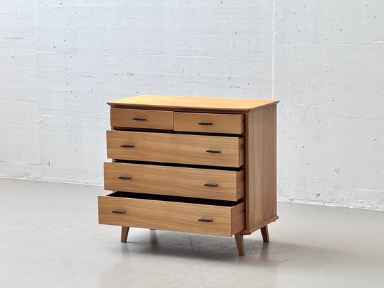 Image 1 of Commode van essenhout uit het midden van de vorige eeuw, jaren 60.