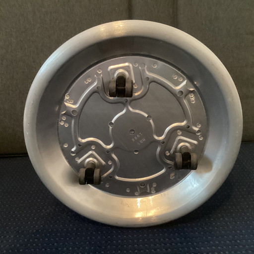 Maceta de acero inoxidable cepillado con ruedas ocultas