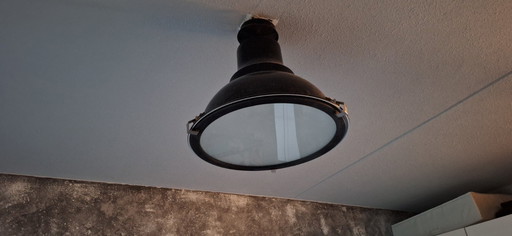 2 lampade da soffitto industriali e classiche