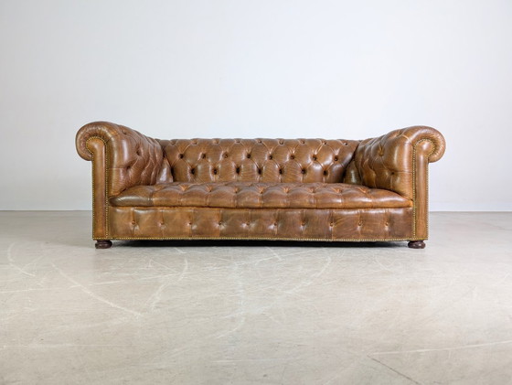 Image 1 of Originele handgemaakte Chesterfield-bank, Engeland 1920, leer, antiek