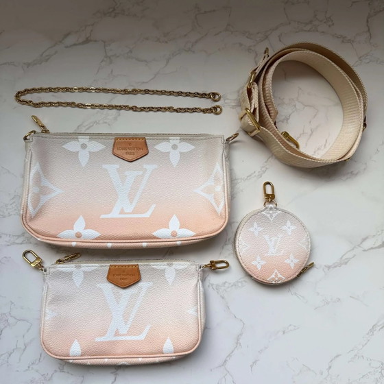Louis Vuitton pink monogram giant by the pool Multi Pochette Accessoires – Andere Taschen, Leinwand (photo 5 of 17)