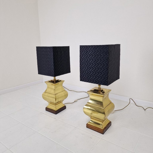 Paire de grandes lampes de table italiennes de style Régence - laiton et bois avec abat-jour noir