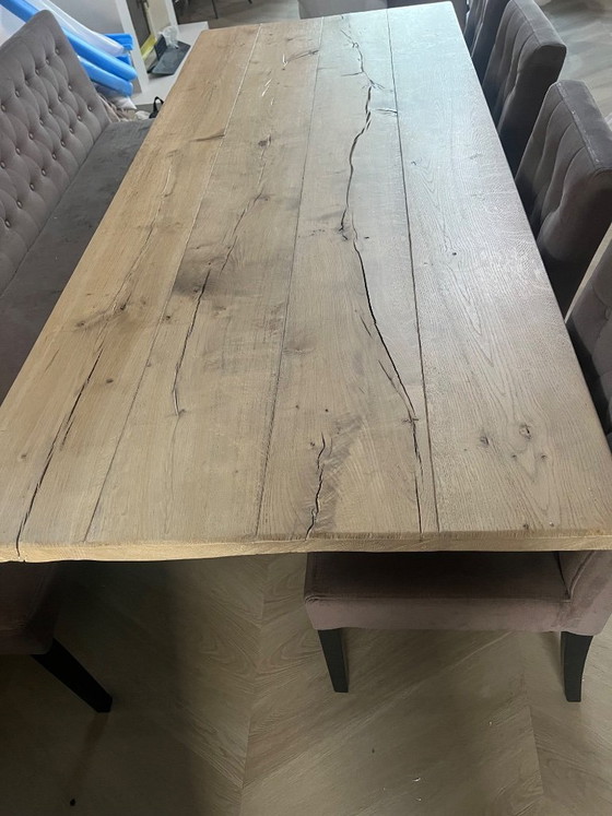 Image 1 of Beautiful solid oak dining table in good condition
