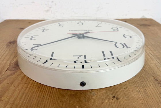 Image 1 of Vintage kantoorwandklok van Elektročas, jaren 90.