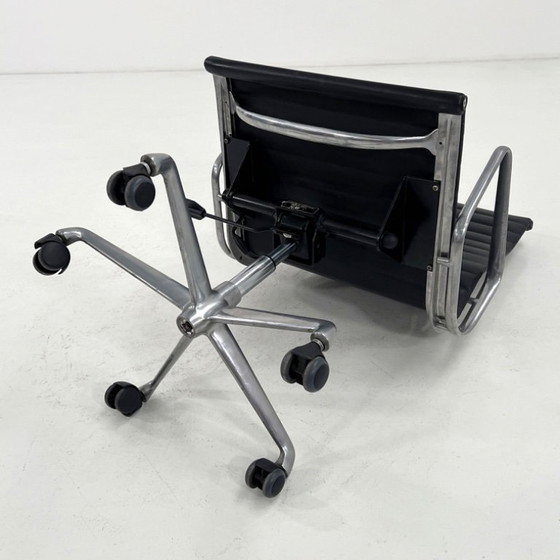 Image 1 of Zwarte leren Eames EA119 bureaustoel van Charles & Ray Eames voor ICF, jaren 70.