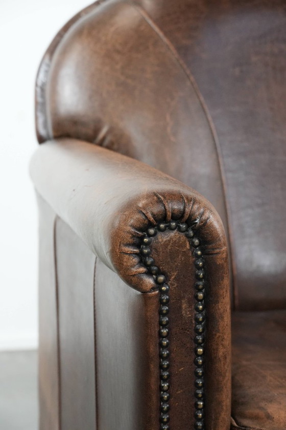 Image 1 of Fauteuil vintage en peau de mouton avec du caractère