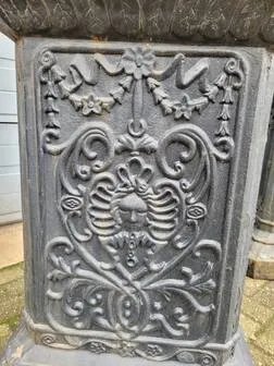 Grandi vasi antichi in ghisa su piedistallo, Mobili da giardino, Ferro, Nero, Vintage (foto 11 di 14)