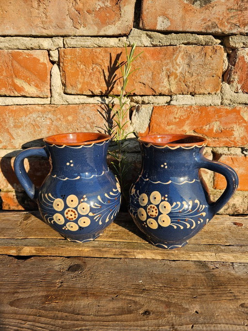 Juego de 2 increíbles jarras de cerámica vintage de mediados de siglo pintadas a mano de Austria.