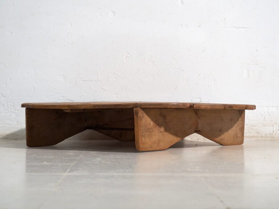 Mesa baja redonda antigua de madera de pino – Europa Central, circa 1940 – Mesas de centro, Rustic (photo 24 of 40)