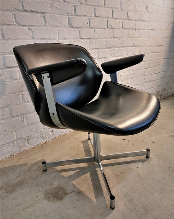 Image 1 of Artifort Exquis Lounge Chair by Geoffrey Hartcourt