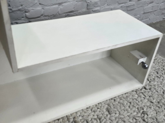 Image 1 of Tavolino laterale a forma di L con rotelle, design italiano di metà secolo, stile Space Age, Italia, anni '80