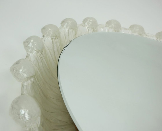Image 1 of Verlichte wandspiegel van Schöninger met acryl frame en ijsglasdecoratie, jaren 60/70.