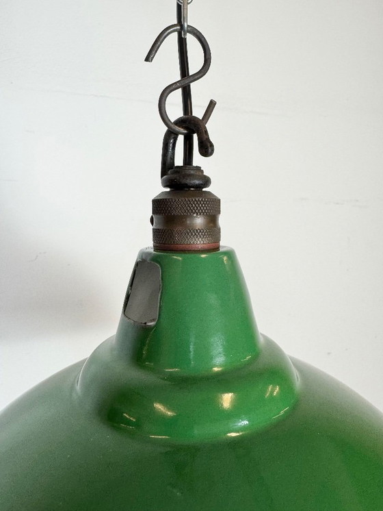 Image 1 of Lámpara colgante industrial británica de esmalte verde de Maxlume, década de 1960