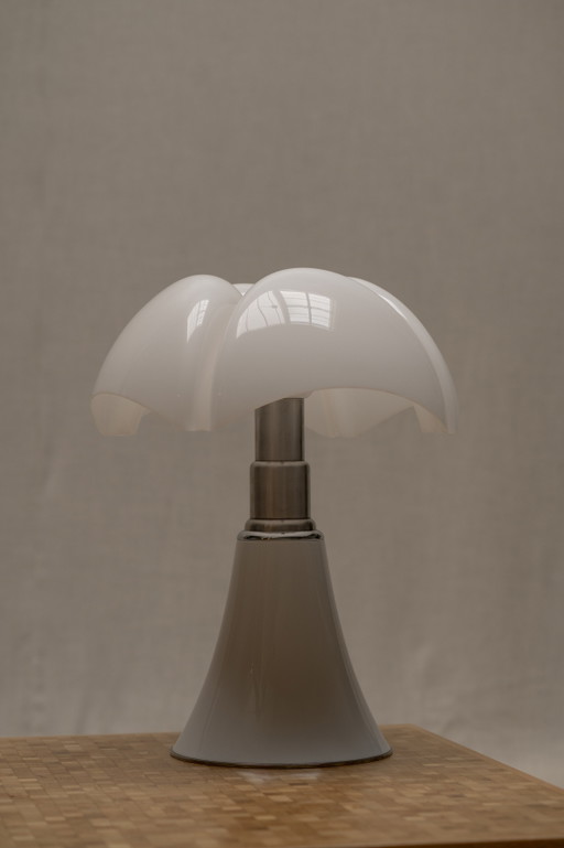 Lampe à poser Pipistrello par Gae Aulenti