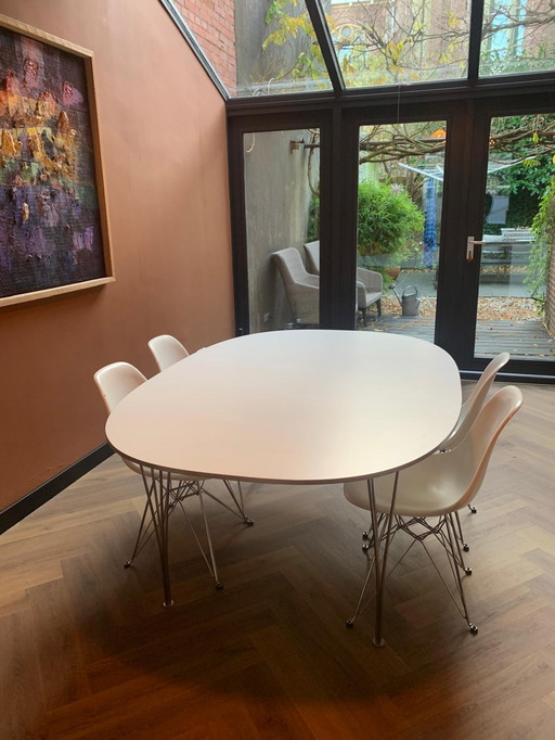 Fritz Hansen Super Ellips dining table with 4 original DSR fiberglass chairs