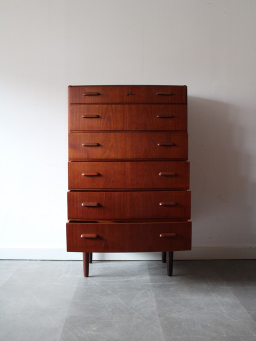 Vintage Danish chest of drawers in teak by Ølholm Møbelfabrik 