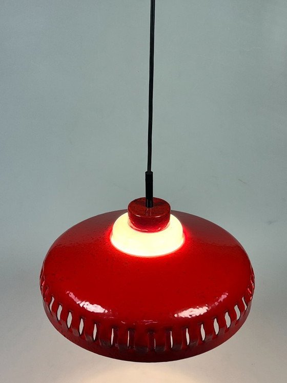 Image 1 of Vintage Hanglamp, Rood Emaille, Wit Opaalglas, Hustadt Leuchten, Duitsland 1960's