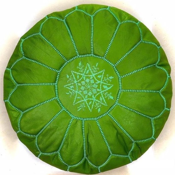 Image 1 of Puf marroquí de cuero hecho a mano, 50 cm × 30 cm
