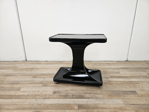 Mesa auxiliar Space Age de plástico negro con ruedas, 1970