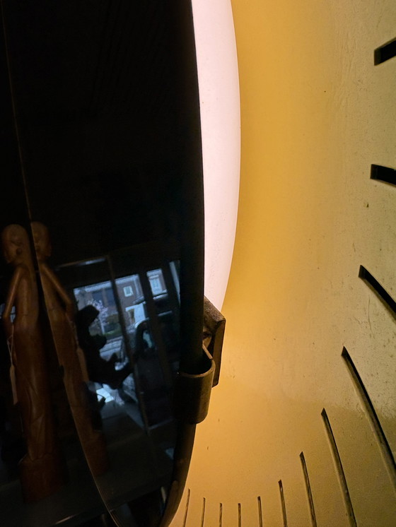 Image 1 of vintage Stilnovo Italie gele verlichte ronde spiegel