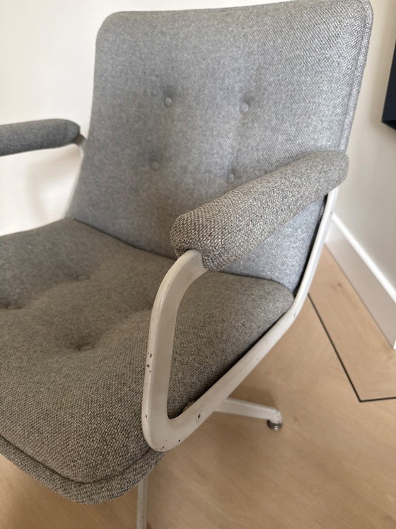Image 1 of Artifort swivel armchair grey