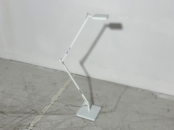 (4) Lampe de bureau LED Flos Kelvin blanche - Antonio Citterio - Design italien – Lampes de bureau, Metal (photo 6 of 7)
