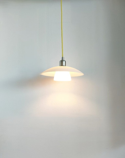 Lampada da soffitto vintage/retrò in stile nordico con diffusore in vetro bianco opaco.