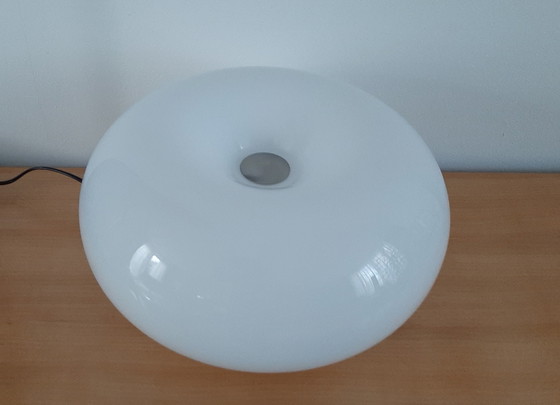Image 1 of Tafellamp van opalineglas