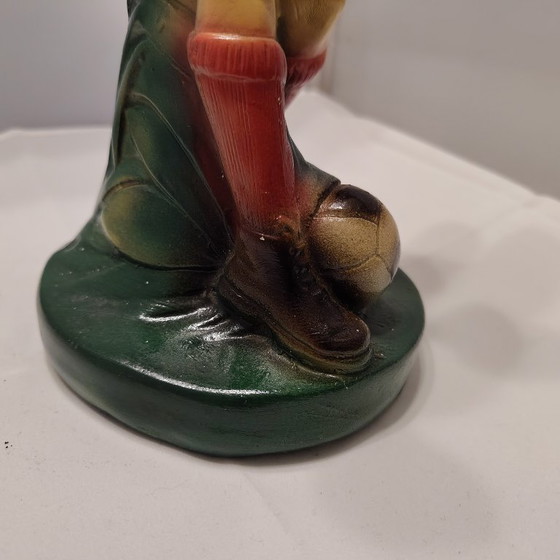 Image 1 of Statua di calciatore, stile anni Cinquanta, dipinta a mano.