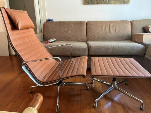 1 x Vitra Eames EA 124 Fauteuil + EA 125 Locker – Leather, Aluminium (photo 2 of 5)