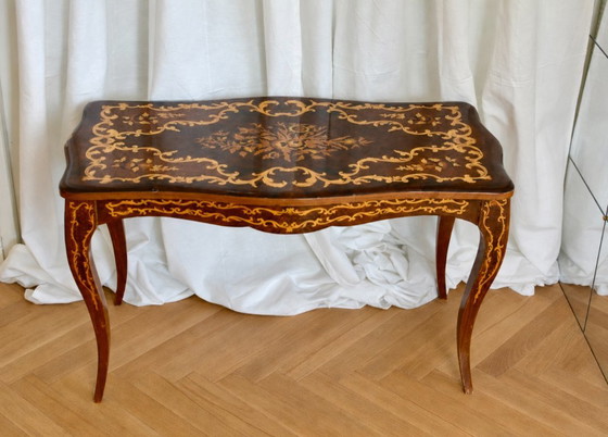 Image 1 of Vintage Louis XV salontafel met marqueterie, Franse rococo houten tafel met inlegwerk, Europees antiek meubilair, tafel met bloe