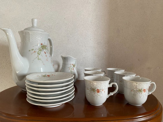 TK Thun Czechoslovakia Mid-Century Floral Porcelain Tea & Coffee Service – 15 Pieces – Crockery (photo 13 of 24)