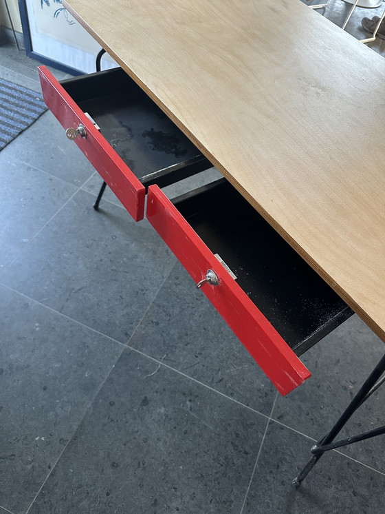 Image 1 of Escritorio del profesor Willy van der Meeren 1953