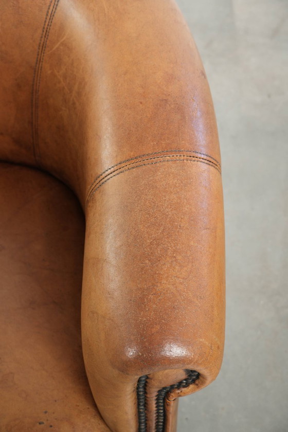 Image 1 of 2 x Subtiele karaktervolle vintage schapenleren clubfauteuil met een mooie lichte kleur en een mooie patina look