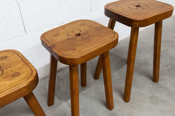 Image 1 of Set di 4 sgabelli brutalisti, fatti a mano, anni '60, design floreale