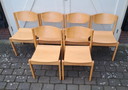 6 chaises empilables au design danois.