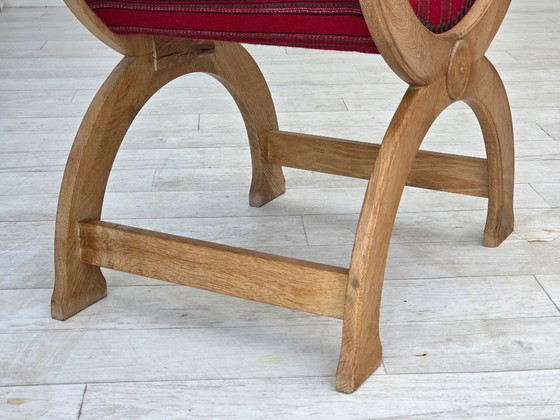 Image 1 of 1970, fauteuil danois, laine d'ameublement rouge d'origine, bois de chêne massif.