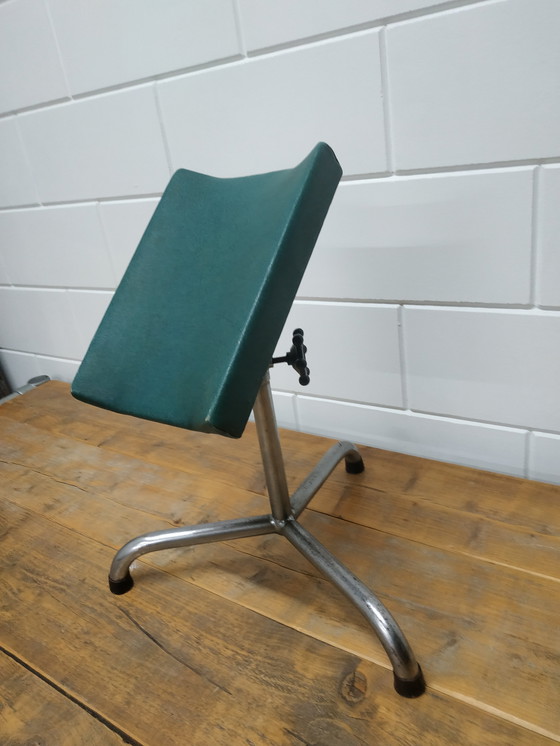 Image 1 of Support industriel vintage pour jambes de pédicure (peut également être utilisé pour la manucure)